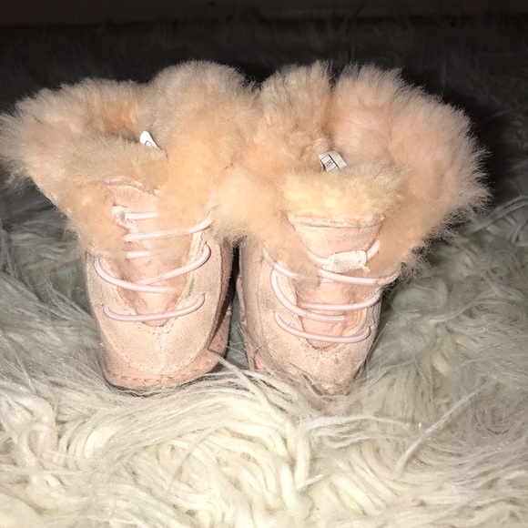 baby pink uggs size small booties - Picture 3 of 4